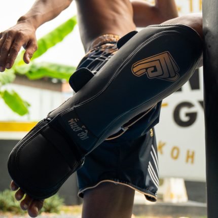 R1-pro_kick_black_shinguard 4